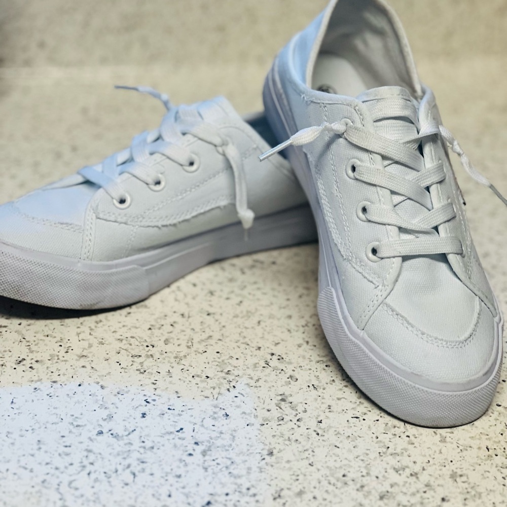 Sleek White Women's Athletic Sneakers